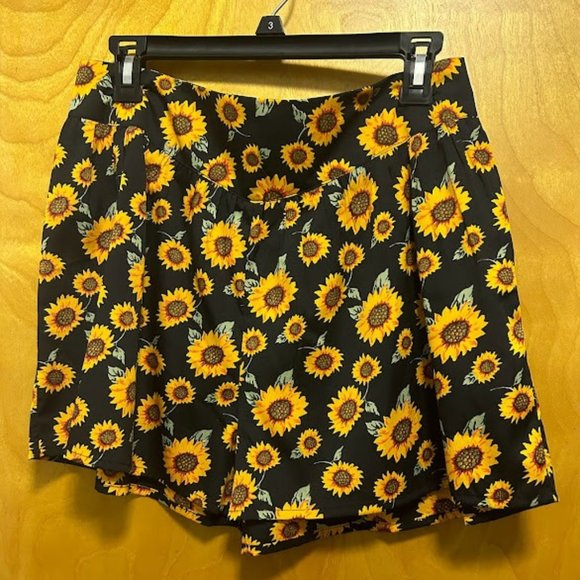 American Rag Pants - NWT American Rag Sunflower Shorts